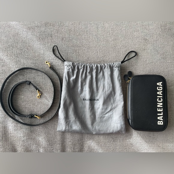 Authentic Balenciaga body bag - Picture 4 of 15